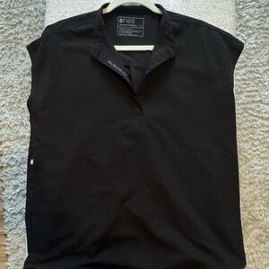 FIGS Women’s Rafeala Scrub Top in Black